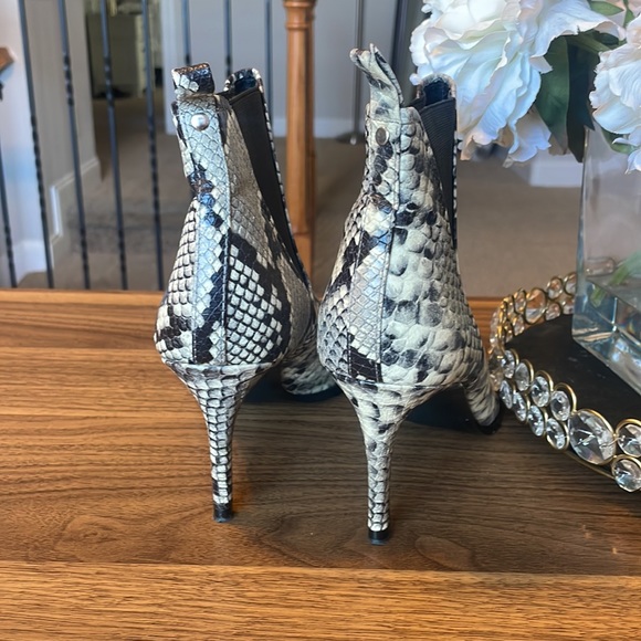 Zara Snakeskin Ankle Heel Booties Size 9 1/2 - Picture 2 of 5